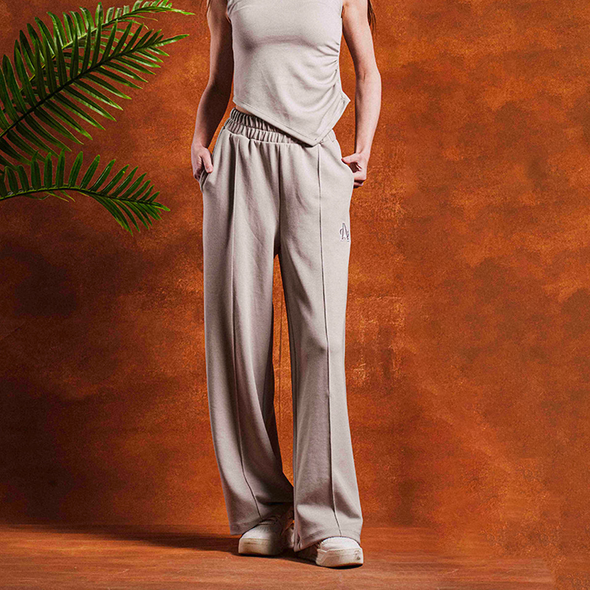 WOMEN'S PANTS